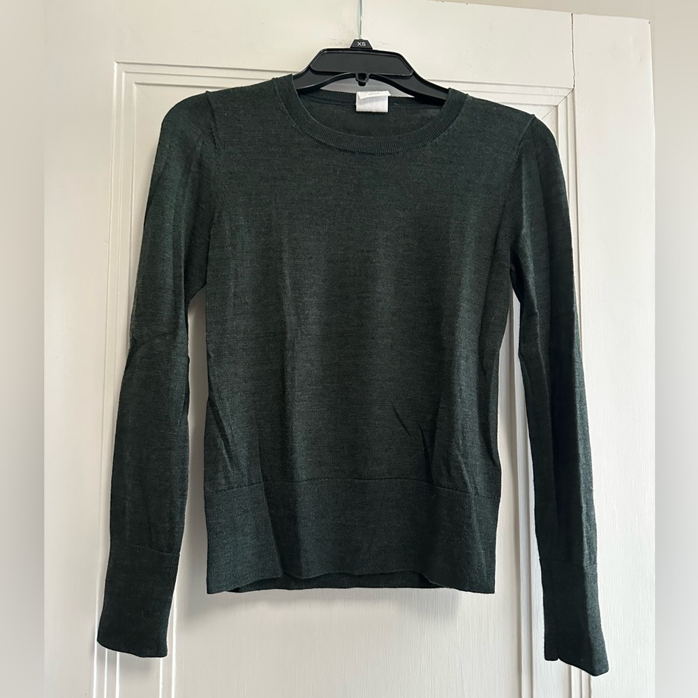 Like-new GAP 100% Merino Wool Forest Green Sweater - Women’s XS Petite